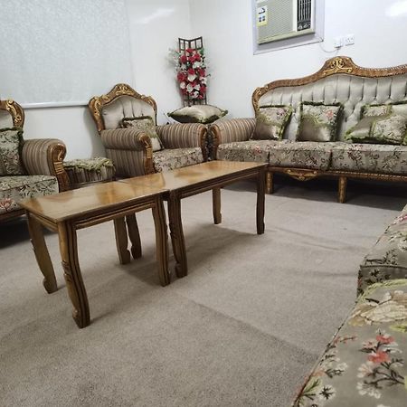 شقة عائلية -ليست فندقية- 8 دقائق بالسيارة للحرم أو قباء - Medina Екстер'єр фото