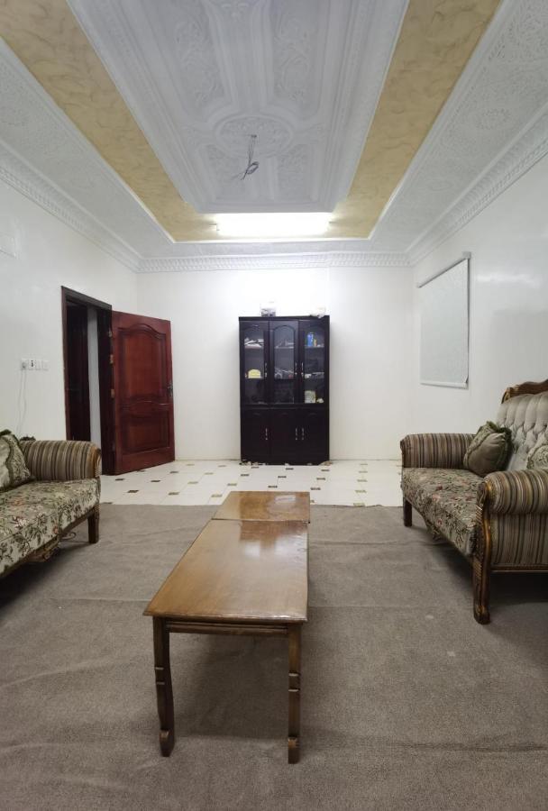 شقة عائلية -ليست فندقية- 8 دقائق بالسيارة للحرم أو قباء - Medina Екстер'єр фото