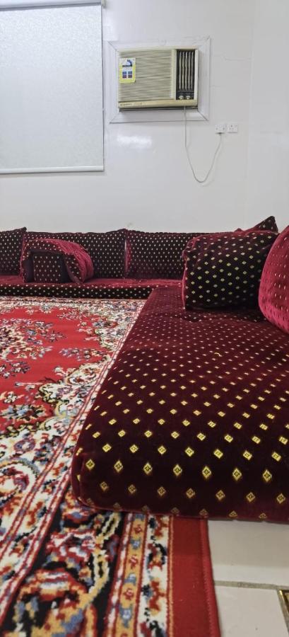 شقة عائلية -ليست فندقية- 8 دقائق بالسيارة للحرم أو قباء - Medina Екстер'єр фото