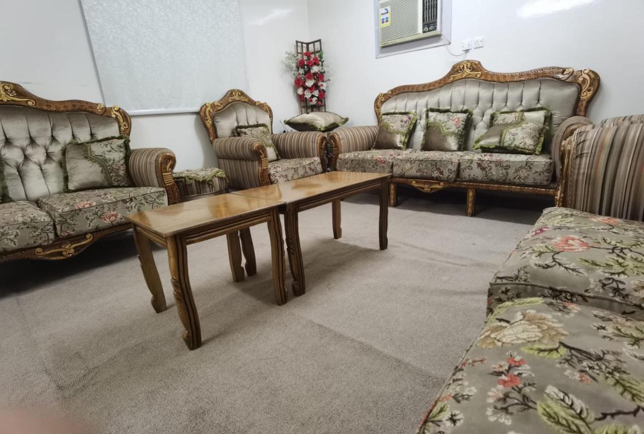 شقة عائلية -ليست فندقية- 8 دقائق بالسيارة للحرم أو قباء - Medina Екстер'єр фото