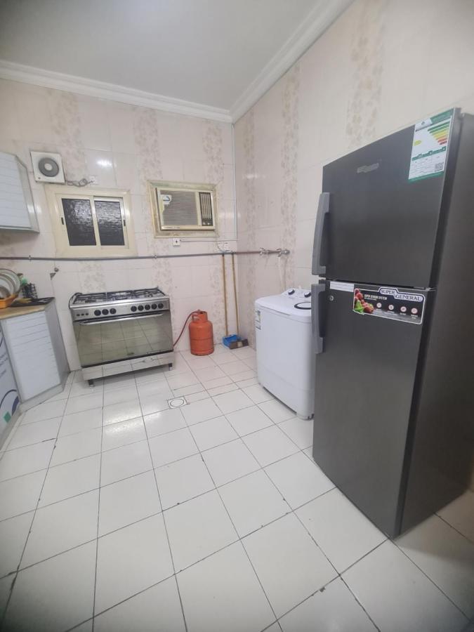 شقة عائلية -ليست فندقية- 8 دقائق بالسيارة للحرم أو قباء - Medina Екстер'єр фото